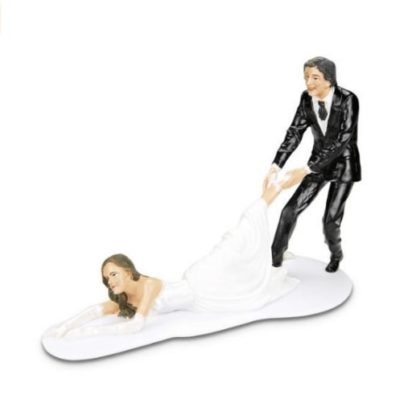 Figurine Mariés – Marié Tirant la Jambe de la Mariée – Humour – Déco Gâteau Mariage